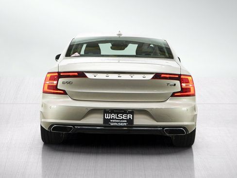 Used 2017 Volvo S90 T6 Momentum w/ Vision Package AWD/4WD image 4