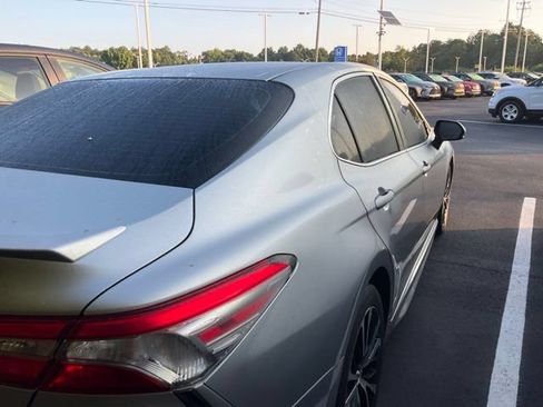 Used 2018 Toyota Camry SE w/ Moonroof Package FWD image 5