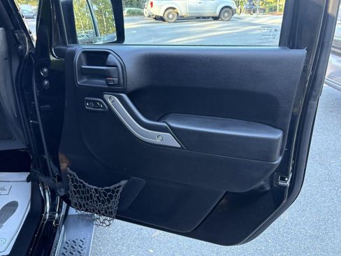 Used 2012 Jeep Wrangler Sahara image 19