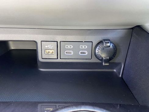 Used 2026 Toyota Highlander Limited AWD/4WD image 29