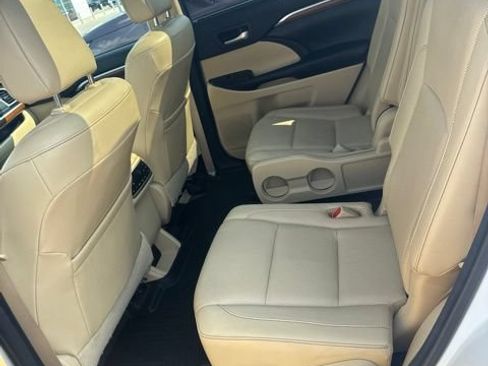 Used 2017 Toyota Highlander Limited Platinum w/ Carpet Mat Package AWD/4WD image 5