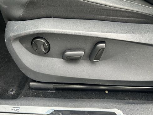 Certified 2023 Volkswagen Tiguan SE R-Line image 22