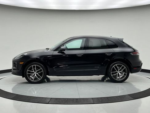 Used 2025 Porsche Macan image 2