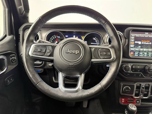 Used 2021 Jeep Wrangler Unlimited Rubicon 4xe w/ Dual Top Group AWD/4WD image 28