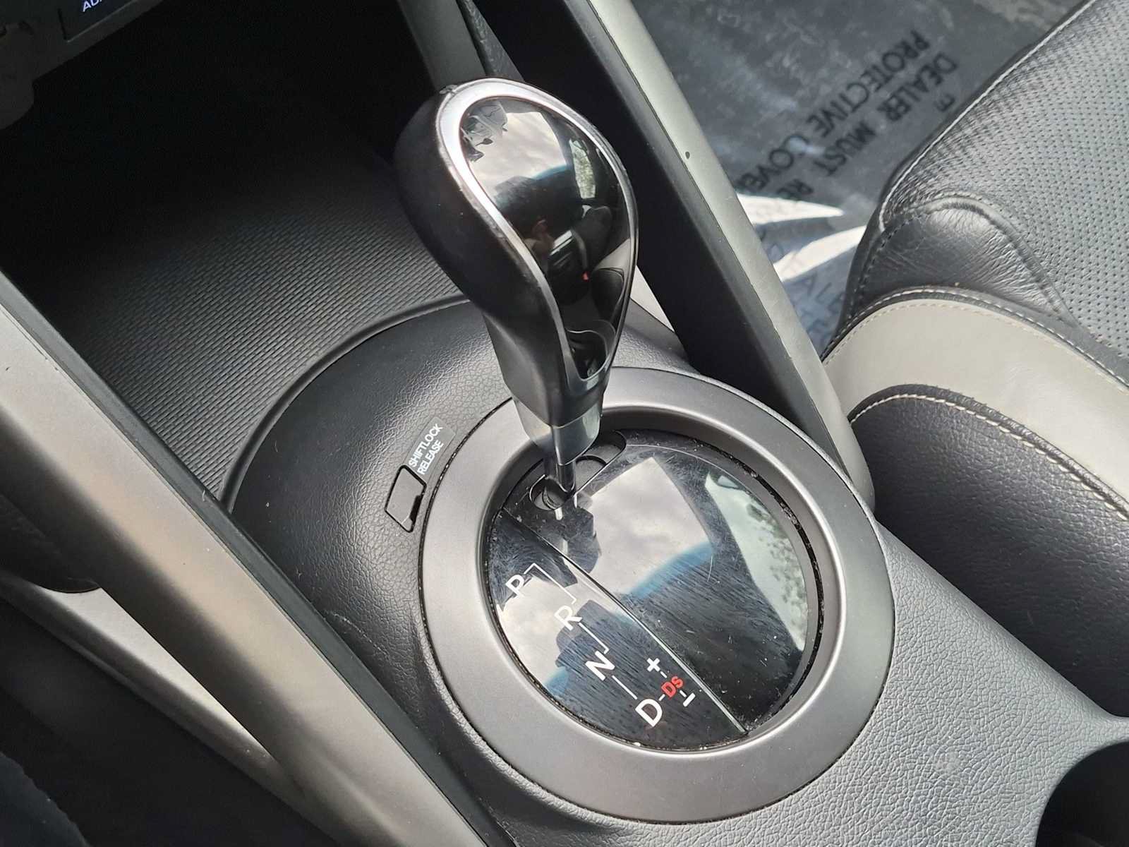 Used 2016 Hyundai Veloster Turbo FWD image 30