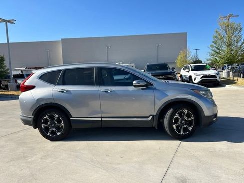 Used 2019 Honda CR-V Touring image 2