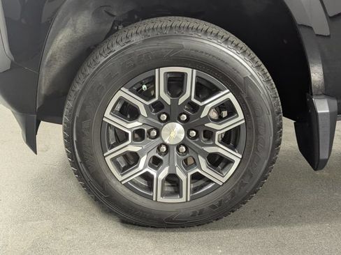 Used 2024 Chevrolet Colorado LT w/ LT Convenience Package III AWD/4WD image 9