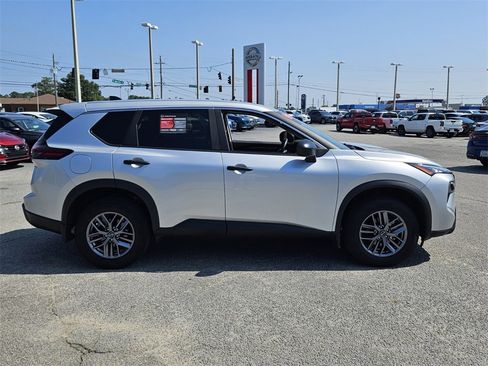 Certified 2025 Nissan Rogue S image 12