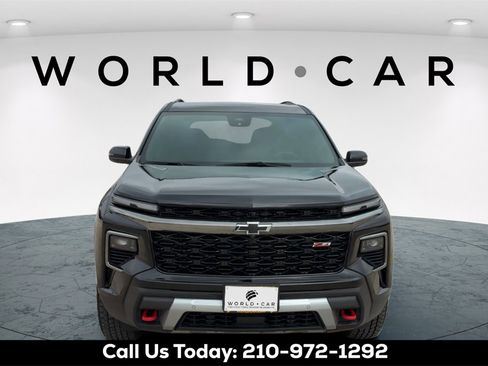 Used 2024 Chevrolet Traverse Z71 w/ Enhanced Driving Package image 8