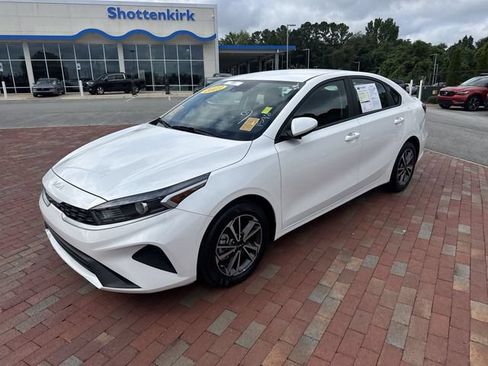 Used 2023 Kia Forte LXS FWD image 4