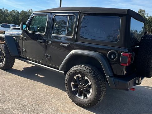 Used 2024 Jeep Wrangler Unlimited Rubicon w/ Convenience Group image 10