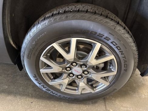 Used 2023 GMC Acadia SLE w/ Driver Convenience Package image 7