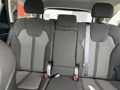 Used 2022 Kia Sorento LX AWD/4WD image 18