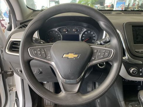 Used 2022 Chevrolet Equinox LS w/ LS Convenience Package AWD/4WD image 17