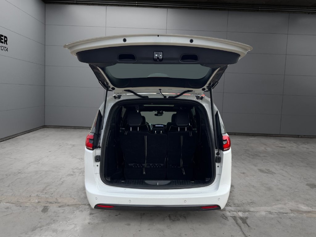 Used 2025 Chrysler Pacifica Limited FWD image 19