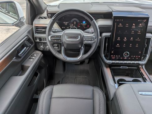 New 2026 GMC Yukon Denali w/ Denali Reserve Package AWD/4WD image 15
