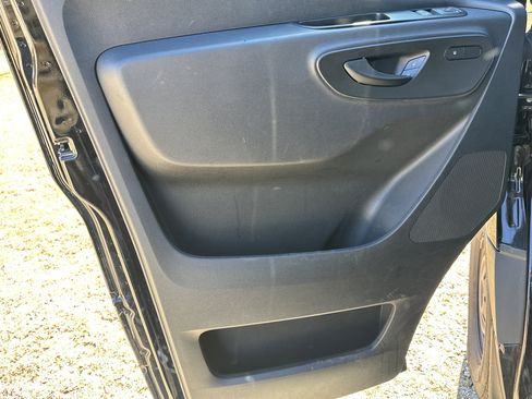 Used 2024 Mercedes-Benz Sprinter 2500 image 9