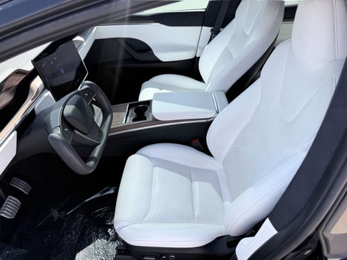 Used 2022 Tesla Model X image 29