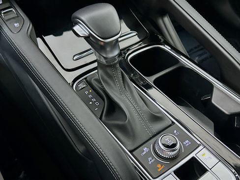 Used 2025 Kia Telluride AWD image 17