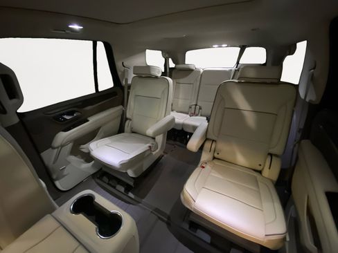 Used 2024 GMC Yukon Denali w/ Denali Reserve Package image 24