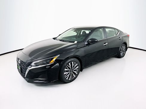 Used 2023 Nissan Altima 2.5 SV FWD image 3