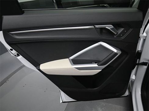 Certified 2025 Audi Q3 2.0T Premium w/ Convenience Package image 30