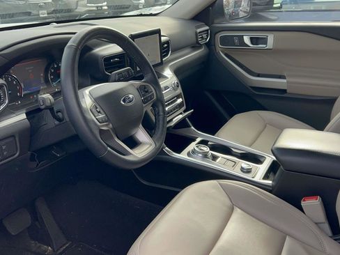 Used 2022 Ford Explorer XLT w/ Equipment Group 202A image 29