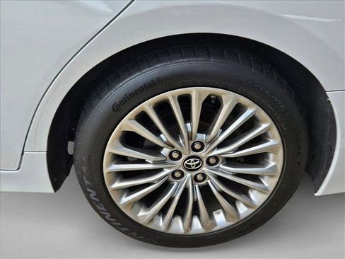 Used 2019 Toyota Avalon Limited image 24