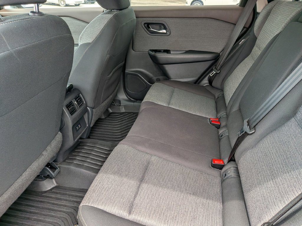 Used 2023 Nissan Rogue SV FWD image 28