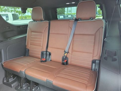 Used 2023 GMC Yukon XL Denali Ultimate AWD/4WD image 16