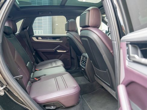 Used 2024 Porsche Cayenne E-Hybrid image 25