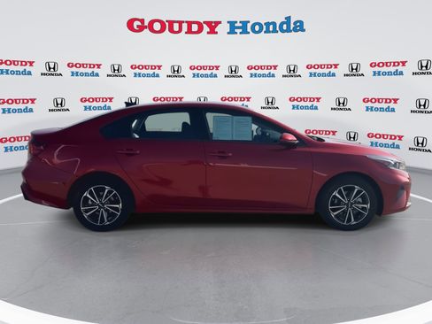 Used 2022 Kia Forte LXS image 9