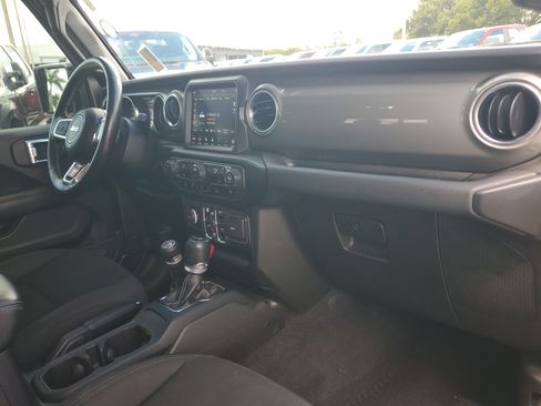 Used 2022 Jeep Gladiator Overland w/ Trailer Tow Package image 17