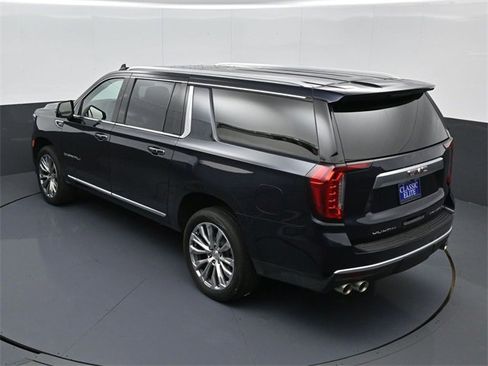 Used 2023 GMC Yukon XL Denali image 12