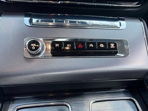 Used 2025 Lincoln Aviator AWD w/ Jet Appearance Package image 24