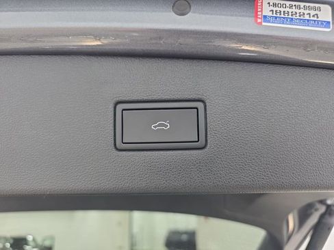 Used 2024 Volkswagen Tiguan SE w/ Panoramic Sunroof Package image 36