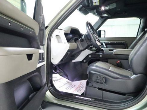 Used 2022 Land Rover Defender 90 X-Dynamic HSE image 9