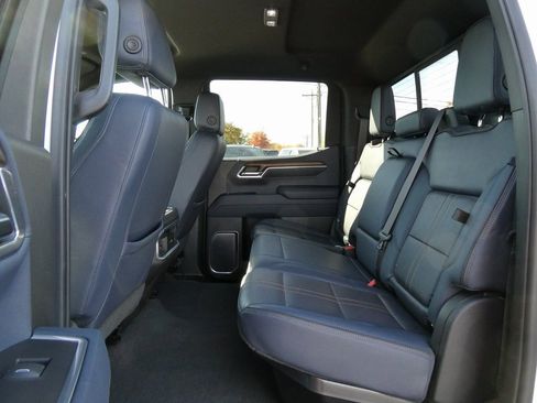 Used 2022 Chevrolet Silverado 1500 High Country w/ Technology Package image 17