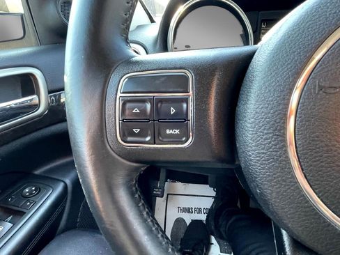 Used 2012 Jeep Grand Cherokee Laredo w/ Laredo E Group image 17