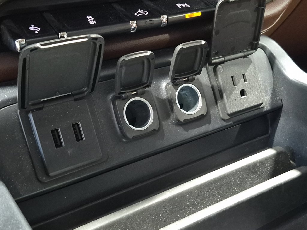 Used 2018 Chevrolet Silverado 1500 High Country AWD/4WD image 41