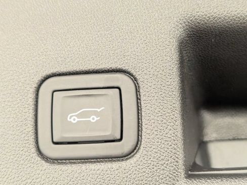Used 2024 Chevrolet Equinox LT FWD image 30