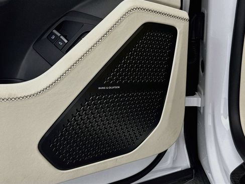 Used 2025 Lamborghini Urus SE AWD/4WD image 19