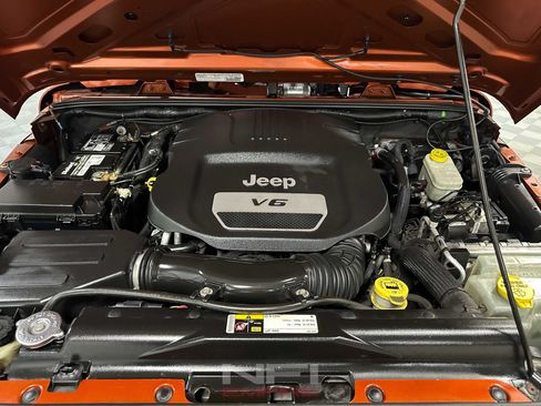 Used 2014 Jeep Wrangler Unlimited Sport w/ Connectivity Group AWD/4WD image 42