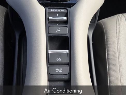 Used 2025 Honda HR-V LX image 16