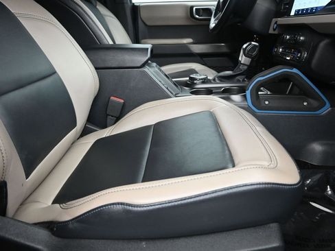 Used 2023 Ford Bronco Wildtrak AWD/4WD image 25