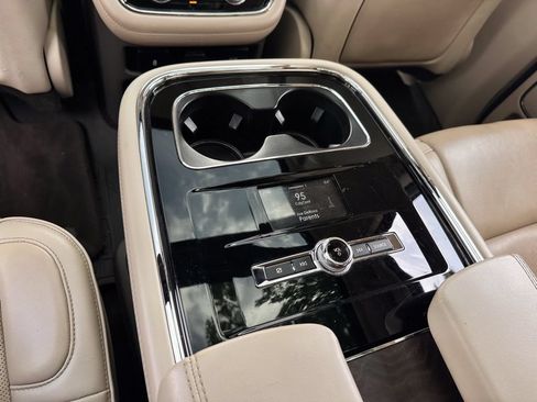 Used 2019 Lincoln Navigator L Reserve AWD/4WD image 23
