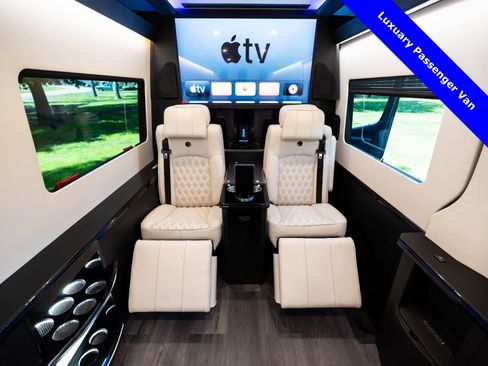 Used 2024 Mercedes-Benz Sprinter 2500 image 46