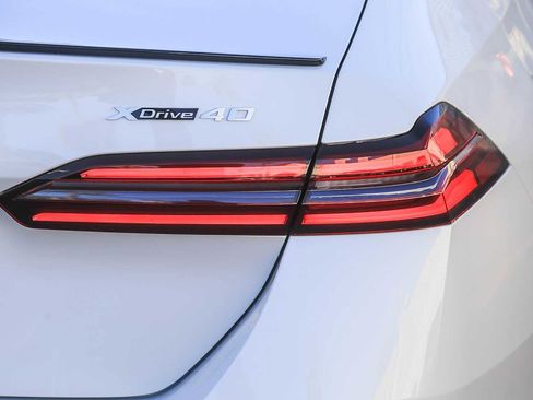 Used 2025 BMW i5 xDrive40 image 7