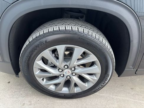 Used 2025 Buick Enclave Preferred image 12