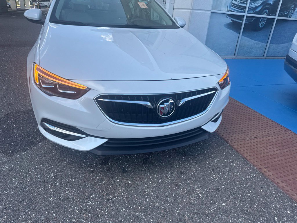 Used 2018 Buick Regal Essence w/ Driver Confidence Package #1 FWD image 3